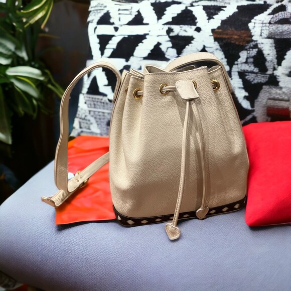 Yves Saint Laurent Vintage Bucket Bag Ivory - Picture 2 of 12